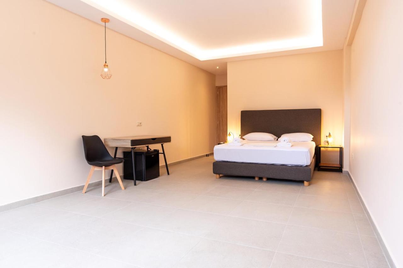 Mini Suites Near Athen'S Airport Free Shuttle From And To Athen'S Airport Spáta Eksteriør bilde